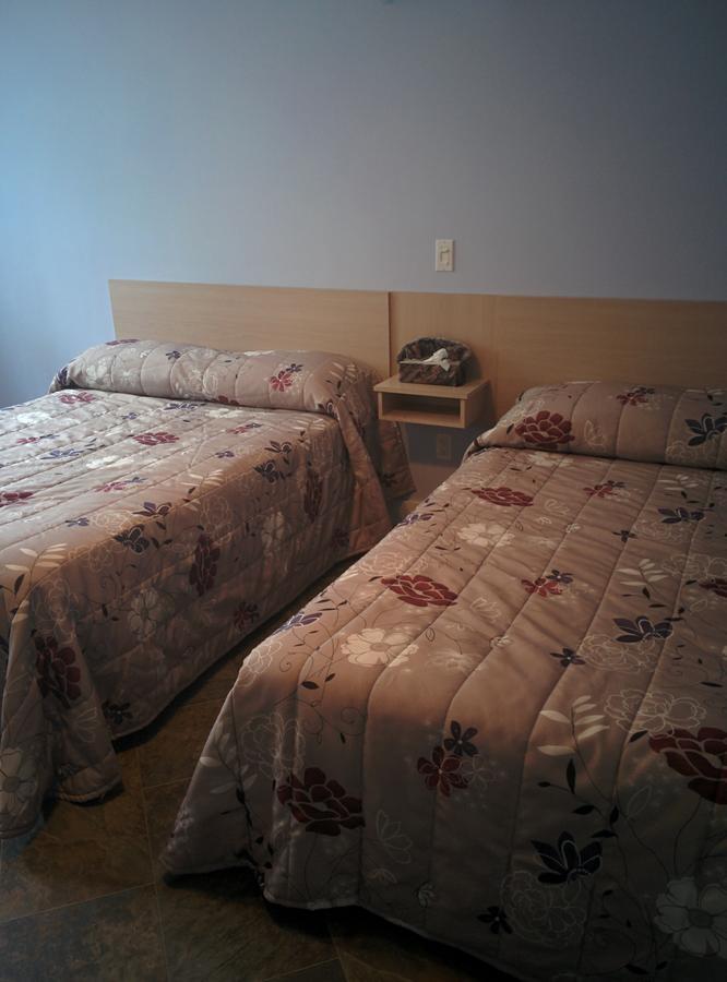 Motel Les Pins Granby Zewnętrze zdjęcie