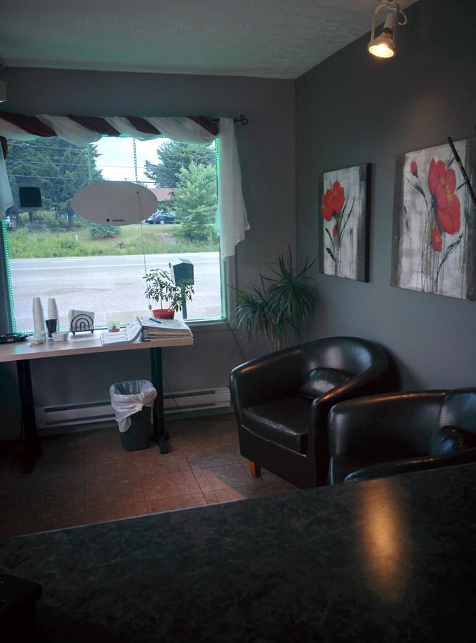 Motel Les Pins Granby Zewnętrze zdjęcie