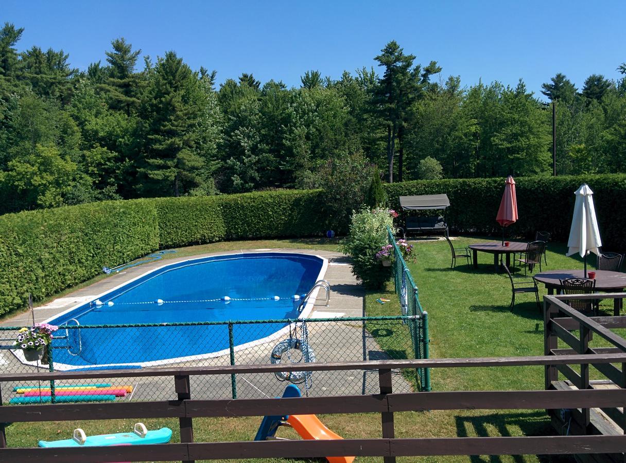 Motel Les Pins Granby Zewnętrze zdjęcie