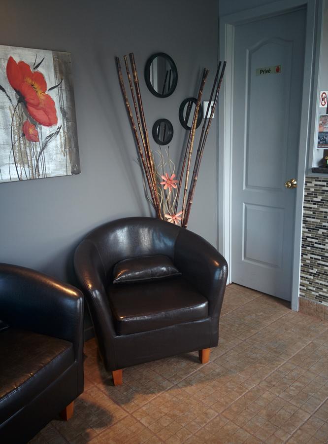Motel Les Pins Granby Zewnętrze zdjęcie