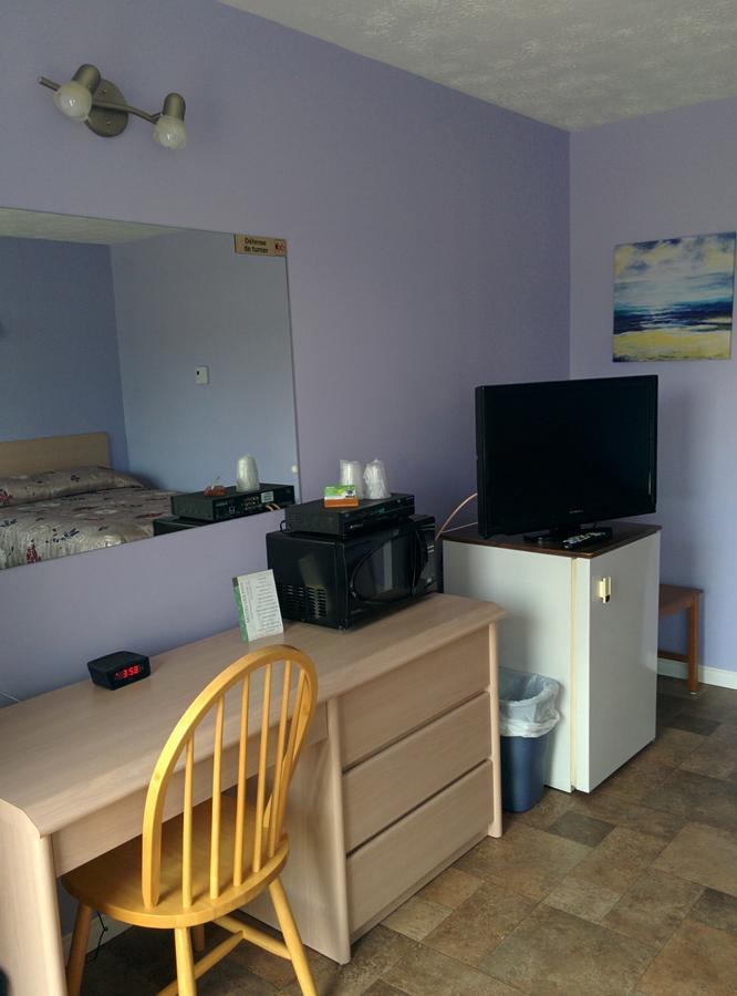 Motel Les Pins Granby Zewnętrze zdjęcie