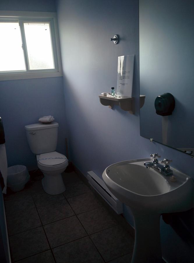 Motel Les Pins Granby Zewnętrze zdjęcie