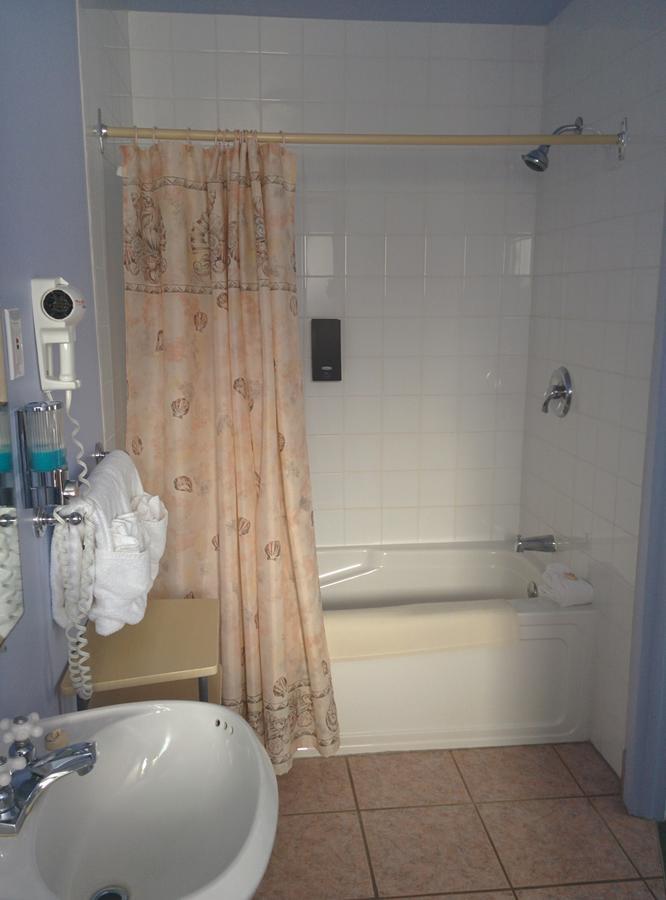 Motel Les Pins Granby Zewnętrze zdjęcie